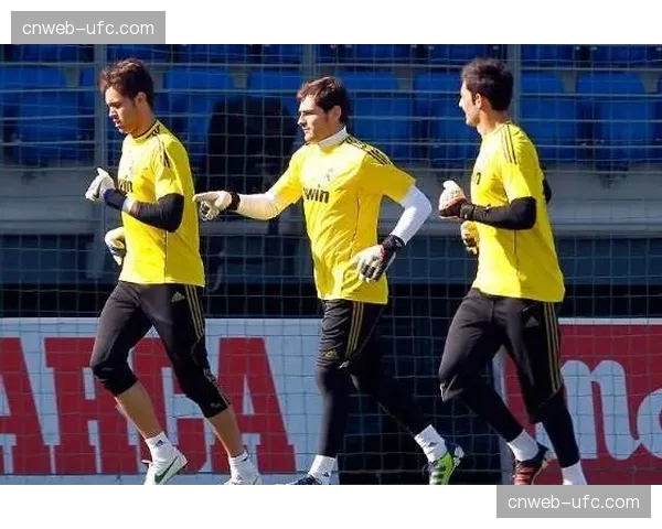 “教练，我想上场”——记录第三门将的日常训练与等待