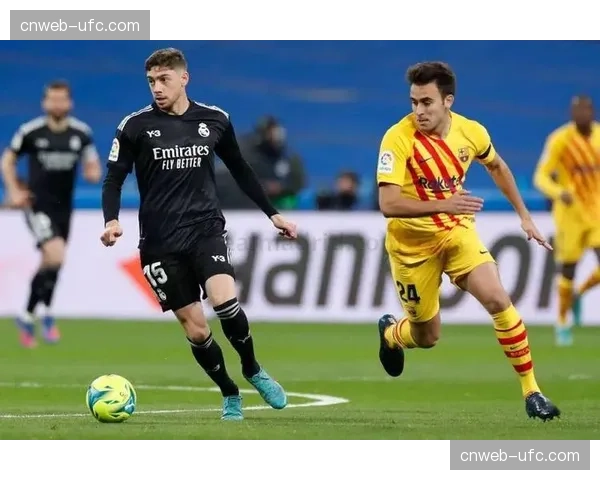 特写：在巴塞罗那的“西甲创新实验室”，工程师测试下一代增强现实观赛眼镜