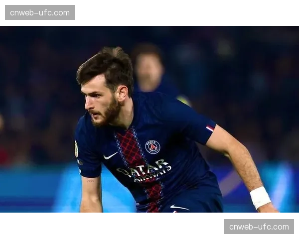 安菲尔德之夜：萨拉赫被换下时与克瓦拉茨赫利亚相拥安慰